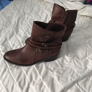 Ladies stylish boots